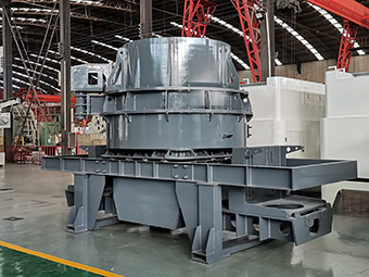 淘汰落后制砂設備，使用新型環(huán)保沖擊式制砂機