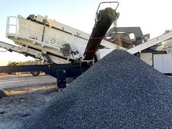 移動(dòng)破碎篩分一體車(chē)石灰石項目投產(chǎn)