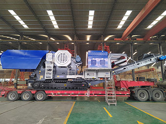 首批!發(fā)往俄羅斯的多臺智能化履帶式移動(dòng)破碎裝備順利啟程